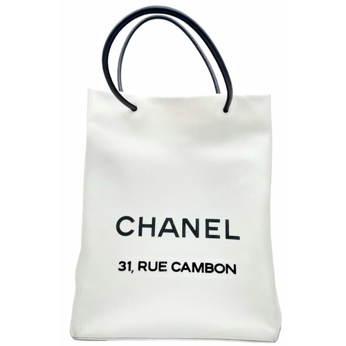 122 - Chanel 31 Rue Cambon White Leather Tote Bag.
Super soft quality leather exterior with a wonderful bl... 