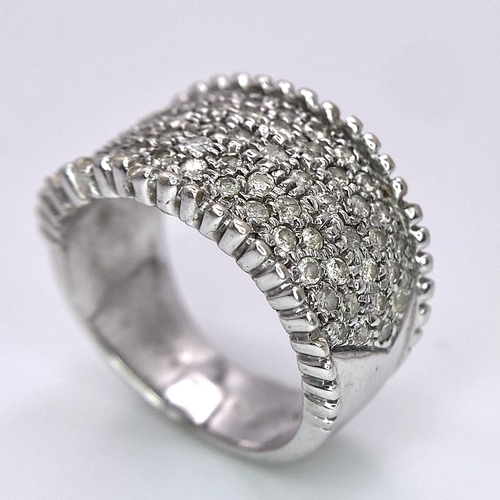 368 - 18K WHITE GOLD DIAMOND RING WITH APPROX 0.75CT DIAMONDS, WEIGHT 10.1G SIZE M