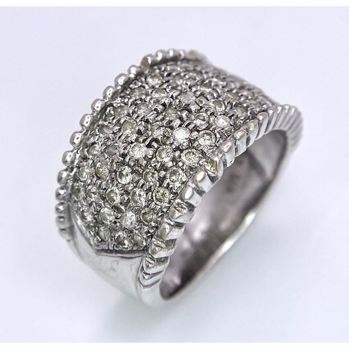 368 - 18K WHITE GOLD DIAMOND RING WITH APPROX 0.75CT DIAMONDS, WEIGHT 10.1G SIZE M