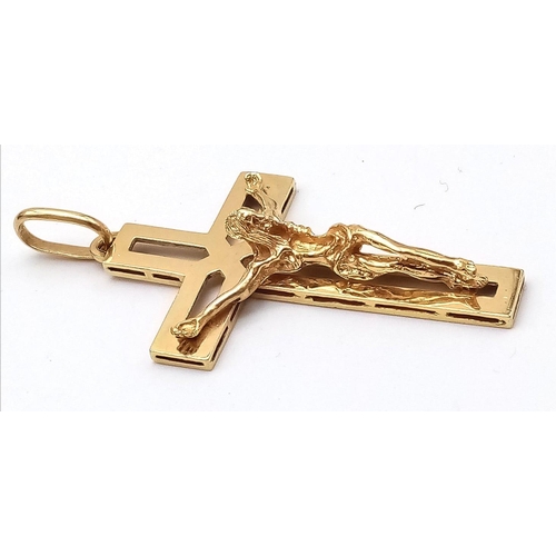 554 - 18k yellow gold heavy weight crucifix pendant (5cm x 3cm) weight 13g