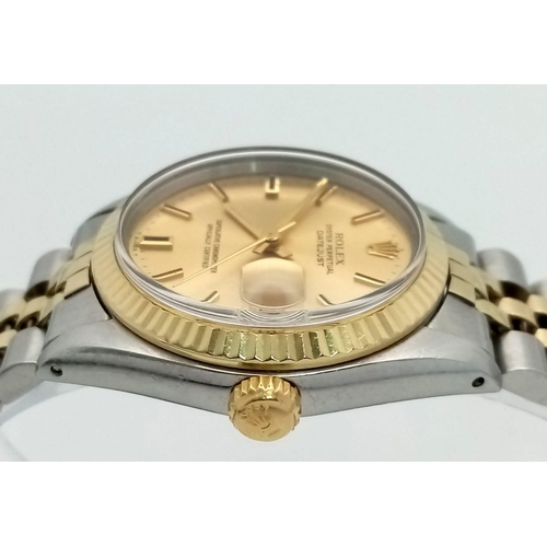 576 - A Bi-Metal Rolex Oyster Perpetual Datejust midi size Watch. 18k gold bracelet and case - 31mm. Gold ... 