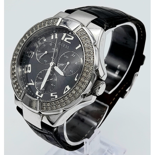 689 - A Unisex Clear Stone Set Bezel Watch by Guess. 42mm Including Crown.
Full Working Order. In Presenta... 