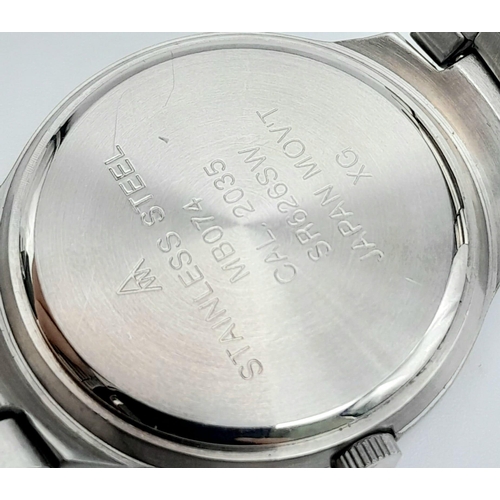 696 - A Men’s Accurist Stainless Steel Watch 37mm Including Crown. Full
 Working Order. In Presentation Bo... 