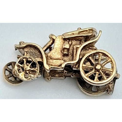 763 - 9k yellow gold car charm/pendant with moving wheels 2.8g