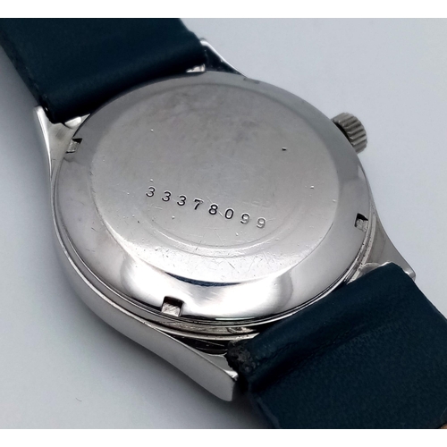 960 - A Vintage Rado Voyager Automatic Gents Watch. Blue leather strap. Stainless steel case - 31mm. Blue ... 