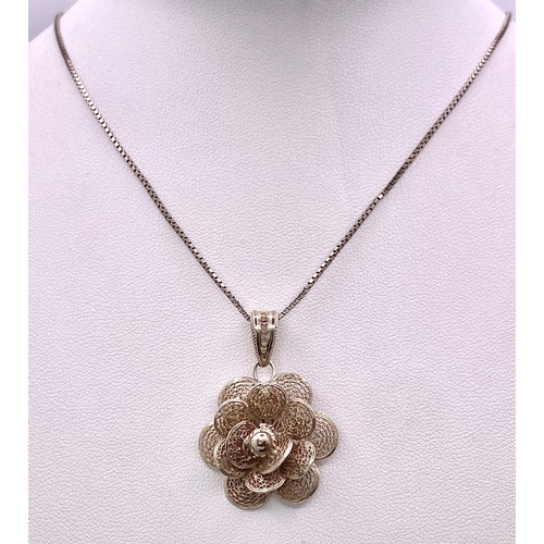 977 - A Sterling Silver Filigree Flower Design Pendant Necklace. 50cm Length
Chain. Pendant Measures 2.5cm... 