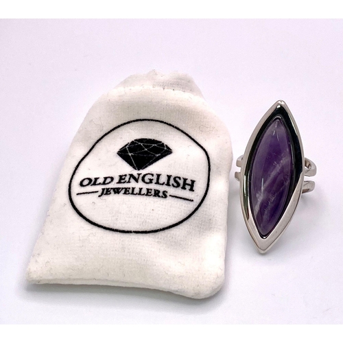 996 - A Vintage Sterling Silver Modernist Design Amethyst Set Ring Size P
(Adjustable). Set with a 3cm Lon... 