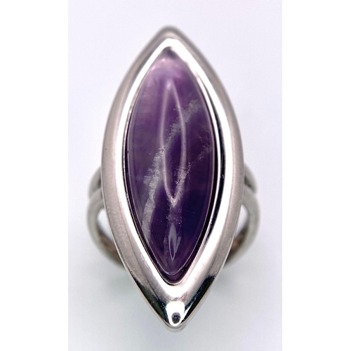 996 - A Vintage Sterling Silver Modernist Design Amethyst Set Ring Size P
(Adjustable). Set with a 3cm Lon... 