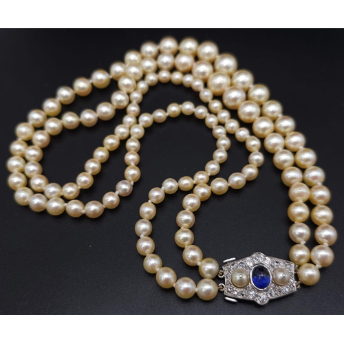 262 - A CLASSY 2 ROW GRADUATED CULTURED PEARL NECKLACE WITH PLATINUM DIAMOND, PEARL & SAPPHIRE CLASP, APPR... 