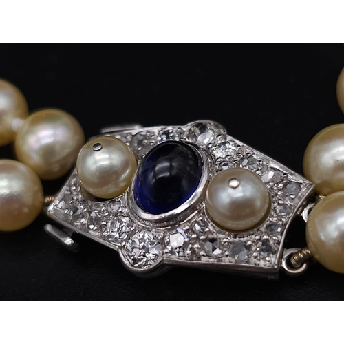 262 - A CLASSY 2 ROW GRADUATED CULTURED PEARL NECKLACE WITH PLATINUM DIAMOND, PEARL & SAPPHIRE CLASP, APPR... 