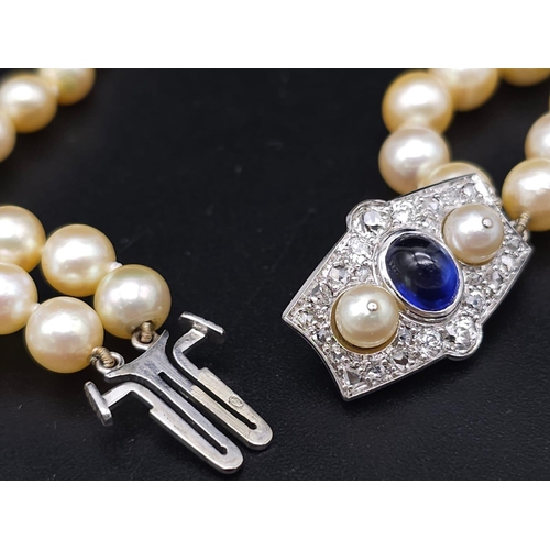 262 - A CLASSY 2 ROW GRADUATED CULTURED PEARL NECKLACE WITH PLATINUM DIAMOND, PEARL & SAPPHIRE CLASP, APPR... 