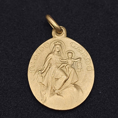 575 - 18k yellow gold double sided religious medallion (2.2cm x 1.8cm) weight 6g