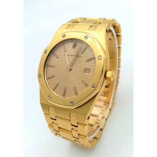 65 - An Audemars Piguet Royal Oak 18K Yellow Gold Gents Watch. 18K gold bracelet and case - 33mm. Gold to... 