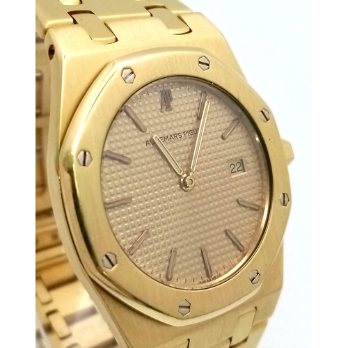 65 - An Audemars Piguet Royal Oak 18K Yellow Gold Gents Watch. 18K gold bracelet and case - 33mm. Gold to... 