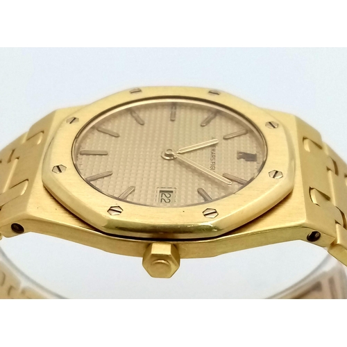 65 - An Audemars Piguet Royal Oak 18K Yellow Gold Gents Watch. 18K gold bracelet and case - 33mm. Gold to... 