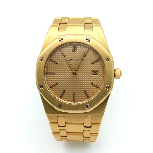 65 - An Audemars Piguet Royal Oak 18K Yellow Gold Gents Watch. 18K gold bracelet and case - 33mm. Gold to... 