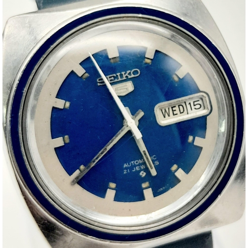 1193 - A Vintage Seiko 5 Automatic Gents Watch. Blue leather strap. Stainless steel case - 38mm. Blue dial ... 