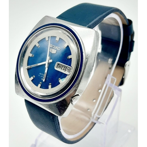 1193 - A Vintage Seiko 5 Automatic Gents Watch. Blue leather strap. Stainless steel case - 38mm. Blue dial ... 