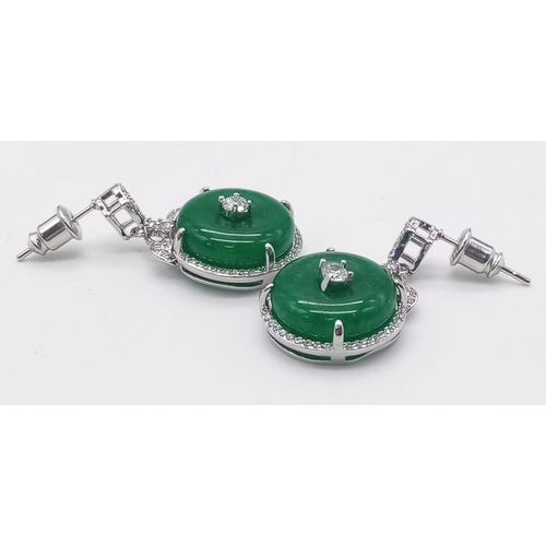 1247 - Silver toned Green Jade Earrings.
Art Deco styling, measuring 2cm in length.