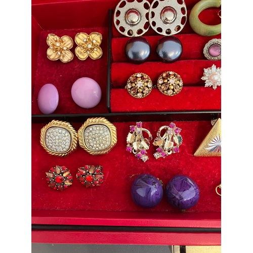 125 - Vintage Jewellery box with large Collection of Vintage CLIP-ON EARRINGS (1950’s/60’s on). To include... 