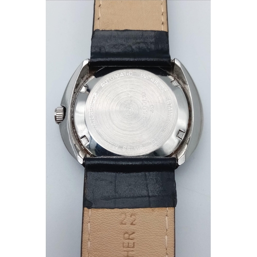 1432 - A Rare Vintage Waltham Automatic Gents Watch. Black leather strap. Stainless steel oval case - 40mm.... 