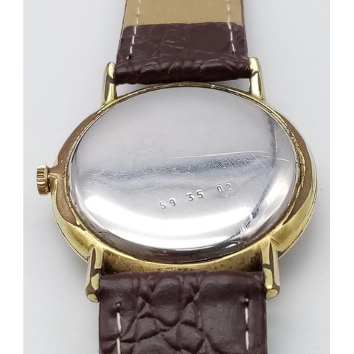 1586 - A Vintage Rotary Mechanical Gents Watch. Brown leather strap. Gilded stainless steel case - 32mm. Wh... 