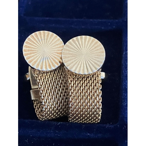 202 - Nice selection of Gentlemans vintage CUFFLINKS and tie clips. To include boxed, Together with a fabu... 