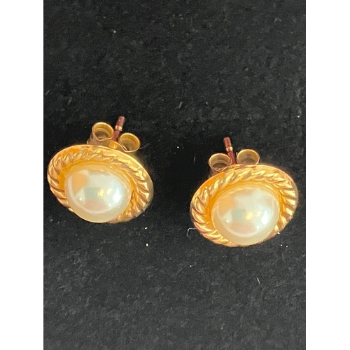 21 - 3 x pairs 9 carat GOLD EARRINGS. To include Split Pearl, Garnet, and Gold Ball Stud.. 1.04 Grams.