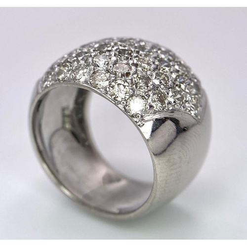 515 - A fabulous, 18KT White Gold, Diamond Paved Ring.
A real 'head-turner' of a ring.
Size: N
Weight: 11.... 