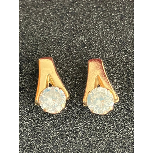 735 - 3 x Pairs of 9 carat GOLD EARRINGS. To include gem set. 2.4 grams.