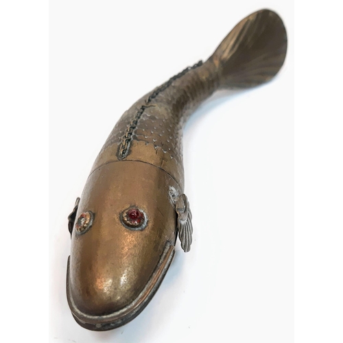 484 - An antique 19th century, large Brass Medina articulated fish. 
In excellent condition but has one gl... 