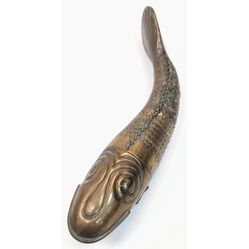 484 - An antique 19th century, large Brass Medina articulated fish. 
In excellent condition but has one gl... 