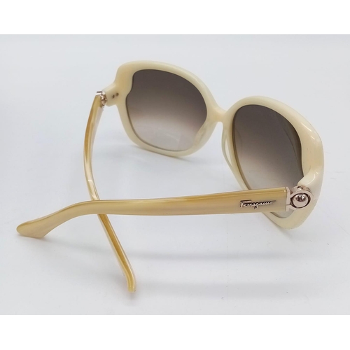 Enhance your fashion statement with the elegant cream design  display picture 2