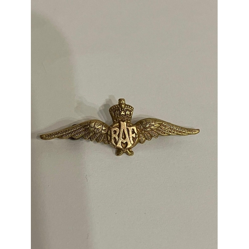 63 - Vintage WWII 9 carat GOLD RAF SWEETHEART BROOCH. 3 cm. 1.18 grams. Excellent condition.