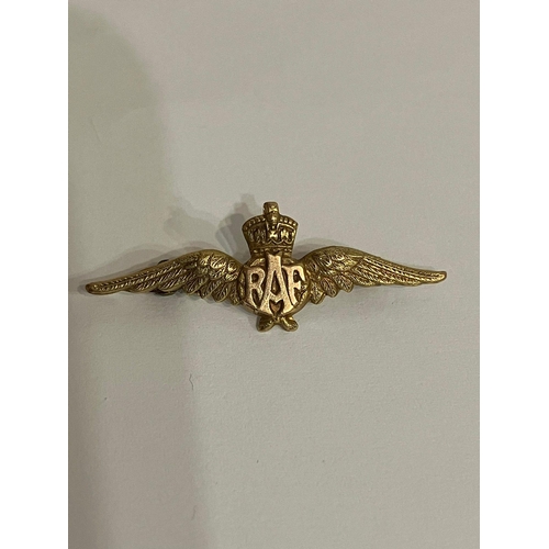 63 - Vintage WWII 9 carat GOLD RAF SWEETHEART BROOCH. 3 cm. 1.18 grams. Excellent condition.