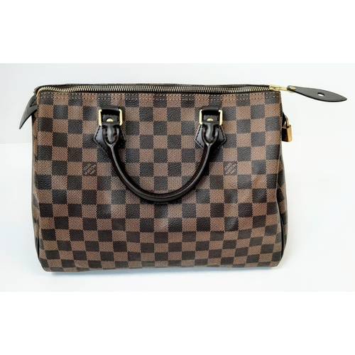 645 - The Louis Vuitton Speedy 35 in Damier Ebene canvas is a timeless and elegant handbag, measuring 31cm... 