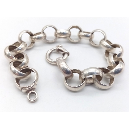 1116 - A 925 Silver, Looped Ring Bracelet.
Measures 20cm in length.
Weight: 23.25g