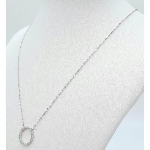 1302 - A 925 Silver Necklace with a Circular gemmed pendant.
Measures 44cm in length.
Weight: 2.42g