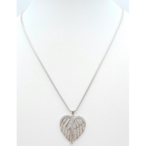 1309 - A 925 Silver Necklace with a Love Heart Pendant.
Measures 44cm in length.
Weight: 8.05g