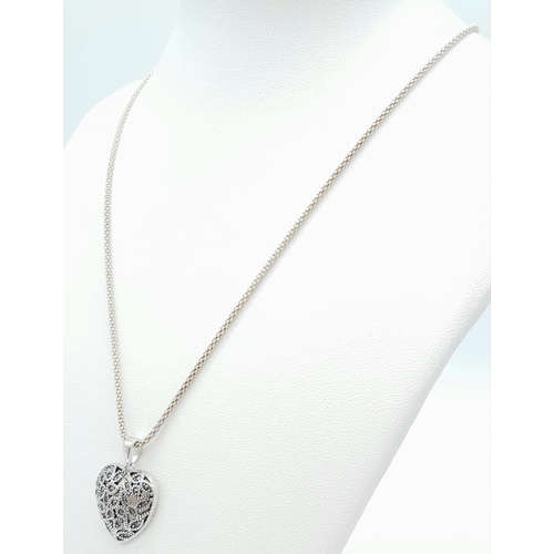 1382 - A 925 Silver Necklace with a Love Heart Pendant.
Measures 58cm in length.
Weight: 8.33g