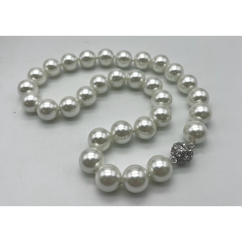 667 - A Bright White South Sea Pearl Shell Large Bead Necklace with Glitterball Clasp. Beads - 14mm. Neckl... 