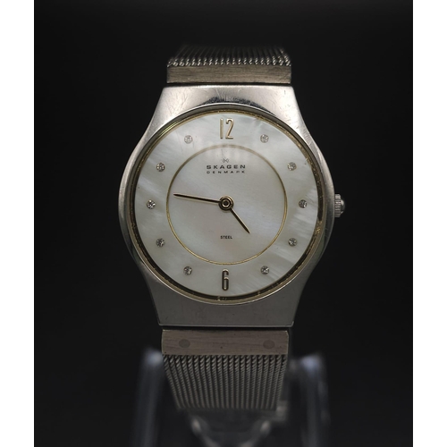 890 - A Skagen of Denmark Quartz Ladies Watch. Stainless steel bracelet and case - 28mm. Mother of pearl d... 