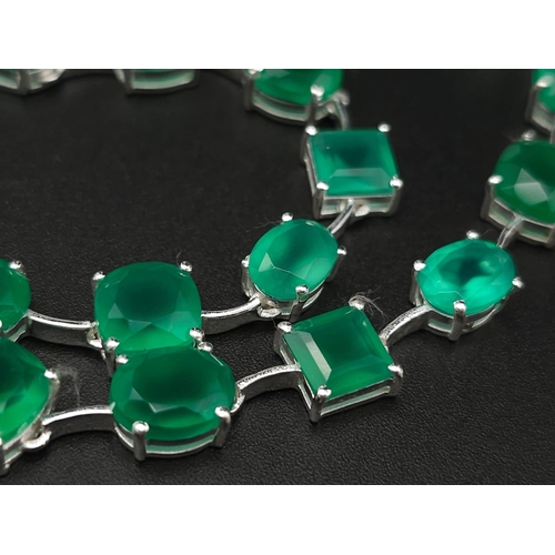 1372 - A gleaming Emerald gemstone, Sterling Silver, Tennis Necklace. Measures 42cm in length and weighs 32... 