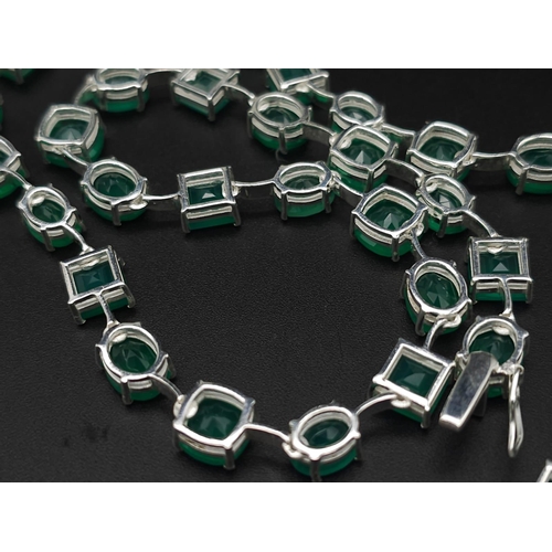 1372 - A gleaming Emerald gemstone, Sterling Silver, Tennis Necklace. Measures 42cm in length and weighs 32... 