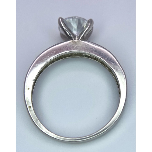 1572 - Stunning Sterling Silver, Round-Cut Cubic Zirconia Ring.
Multiple stones accompany on the shoulders ... 