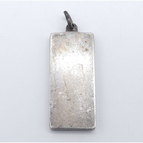 1510 - A vintage sterling silver ingot pendant with full Silver Jubilee hallmarks: Sheffield, 1977. Total w... 