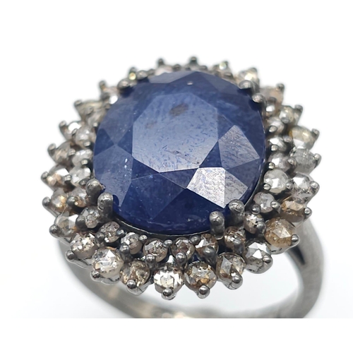 1720 - A fabulous 9ct Blue Sapphire, Sterling Silver Ring.
The central stone is surrounded by two rows of D... 