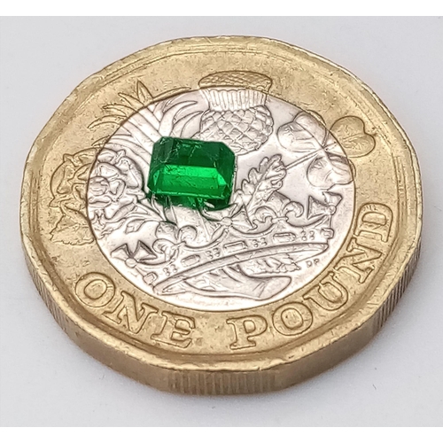 545 - A VERY HIGH QUALITY EMERALD STONE CUT 0.42CT SLIGHT CHIP ON STONE
ref: 82 - S