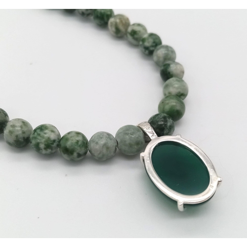 580 - A Tree Agate Necklace with a Green Pendant on 925 Silver. 40.5cm length, 27.91g total weight.