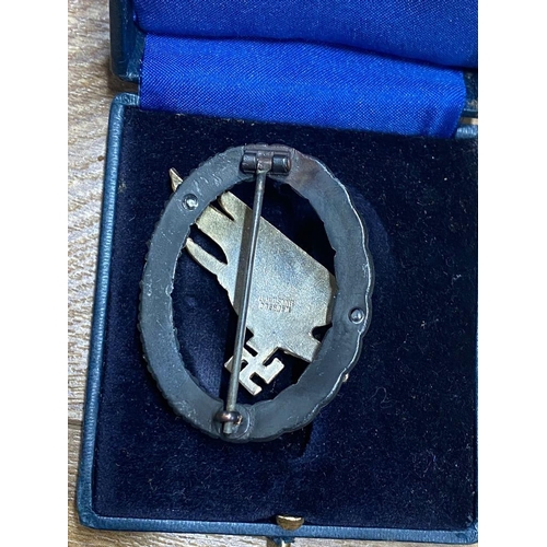 162 - A WW2 German Paratrooper (Fallschirmjager) Badge in Original Box. Makers mark of G.H. Usang, Dresden... 